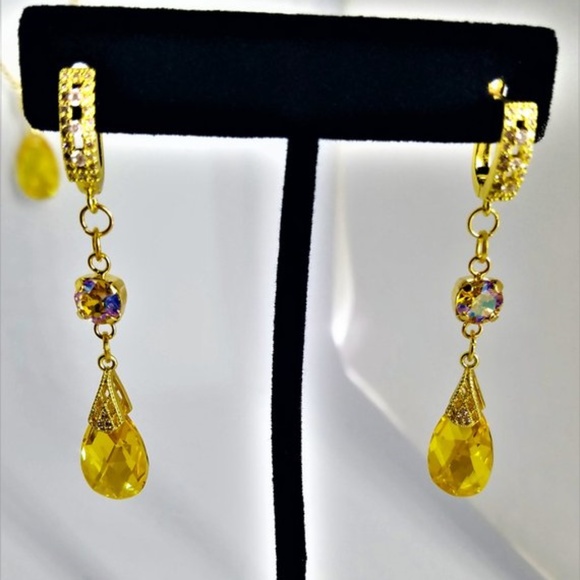 Swarovski Crystals Dangling Earrings - Picture 1 of 2
